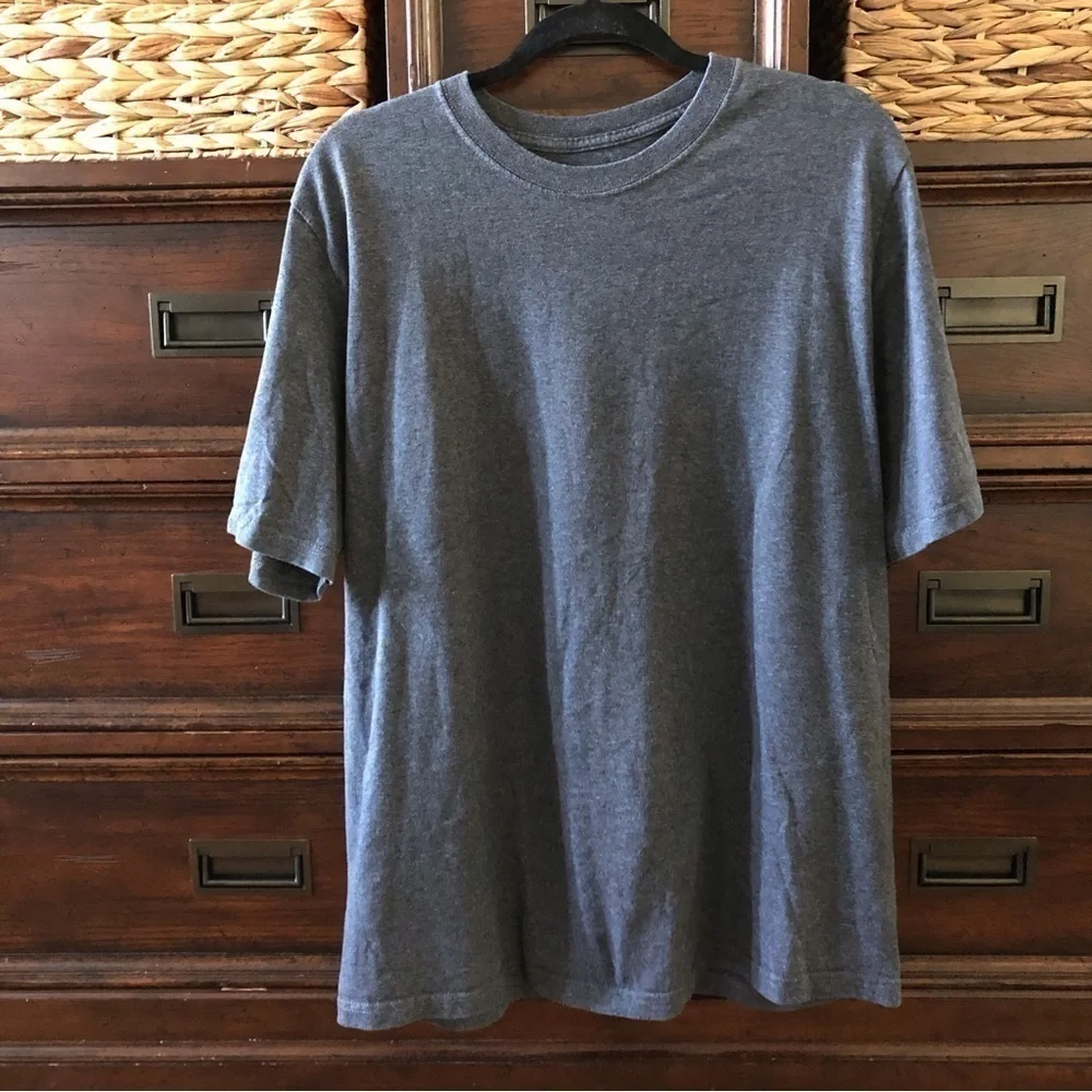 gray short sleeve tee in size L